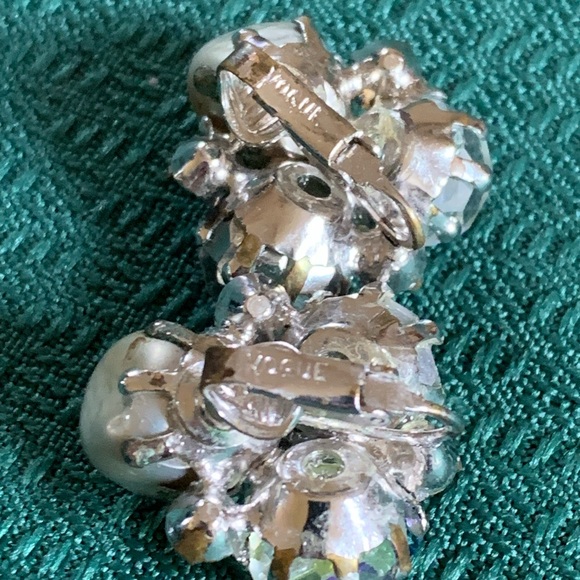 Vintage Vogue 1950s Cluster Earrings Clip On Green Rhinestone with Crystal Beads - Picture 6 of 9